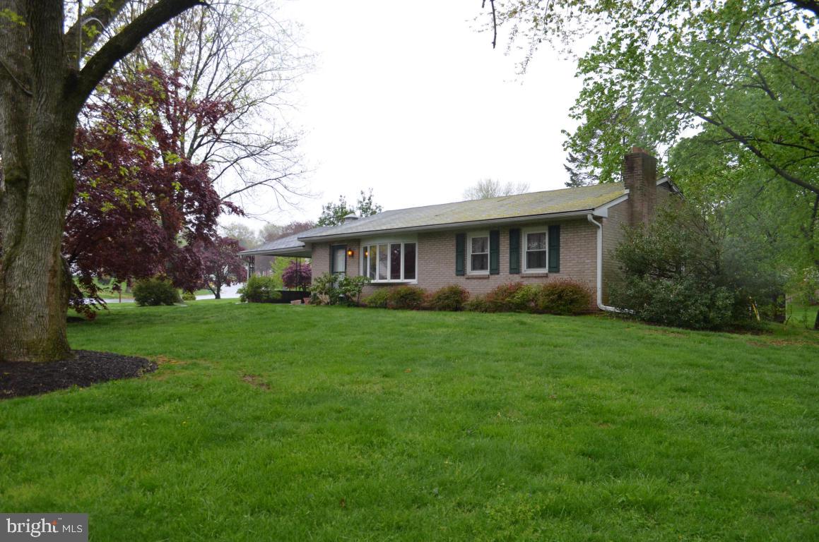 77 Quaker Hills Road Lancaster, PA 17603 - Photo 3 of 23 Gallery Image 3