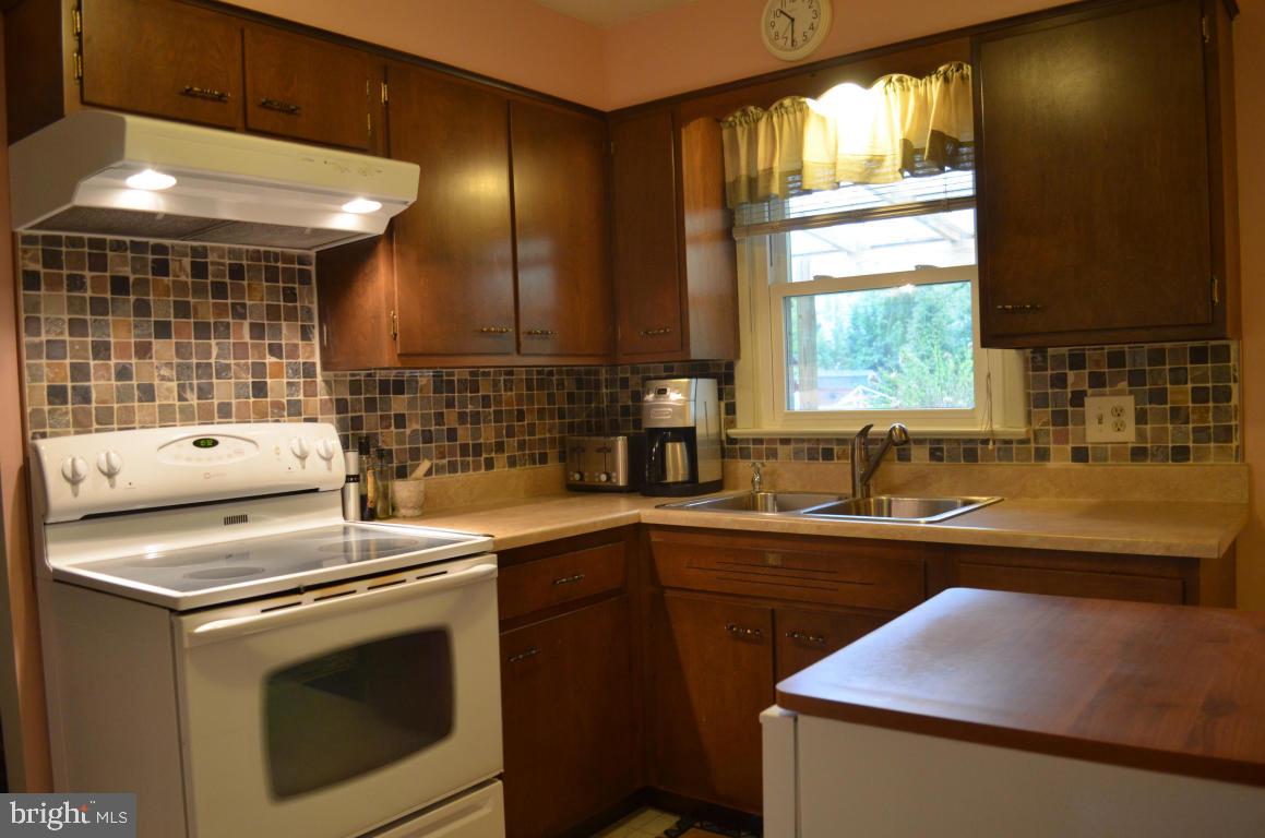 77 Quaker Hills Road Lancaster, PA 17603 - Photo 8 of 23 Gallery Image 8