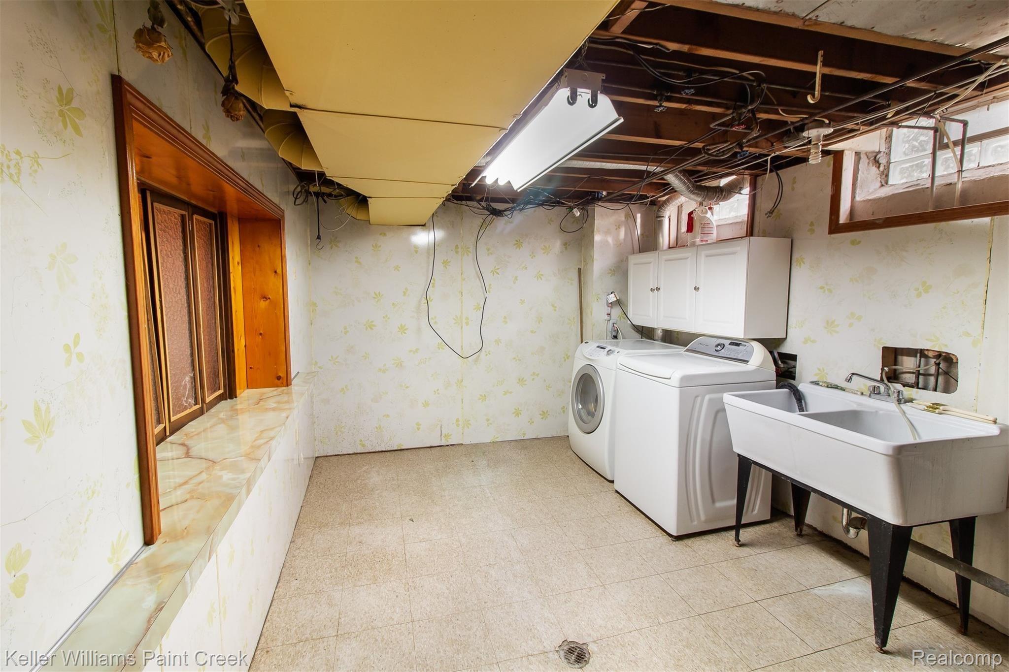 28400 Westerleigh Road Farmington, MI 48334 - Photo 28 of 37 WesterleighRd_28400_Laundry.jpg