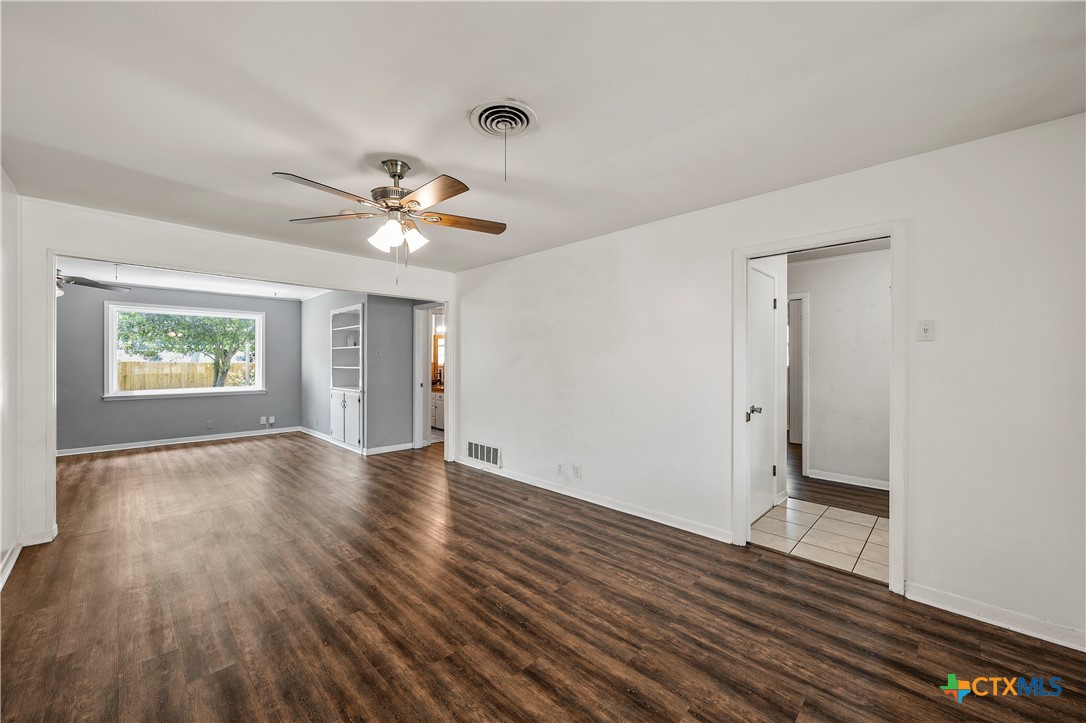 2417 Robin Road Temple, TX 76502 - Photo 4 of 27 Living Room
