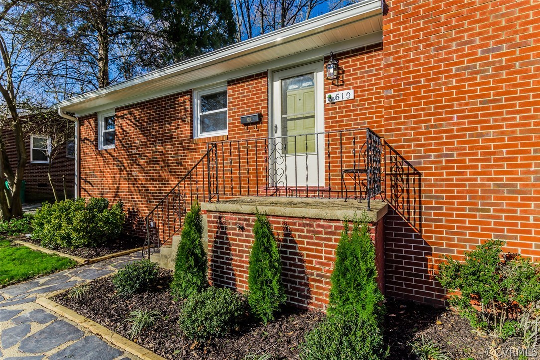 610 Fairlie Road Colonial Heights, VA 23834 - Photo 3 of 50 Gallery Image 3