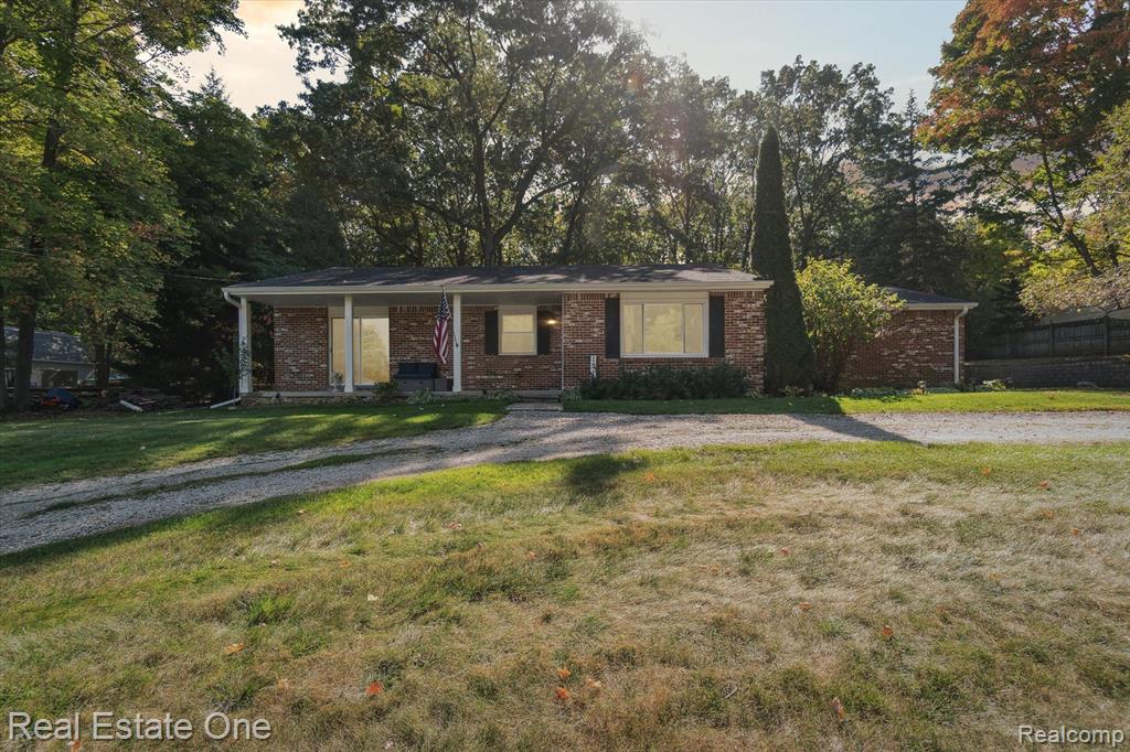 12160 White Lake Road Fenton, MI 48430 - Photo 1 of 46