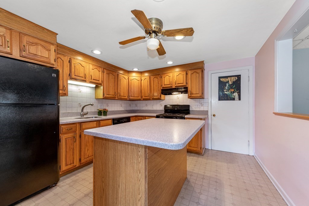 181 Bedford Road Woburn, MA 01801 - Photo 11 of 35