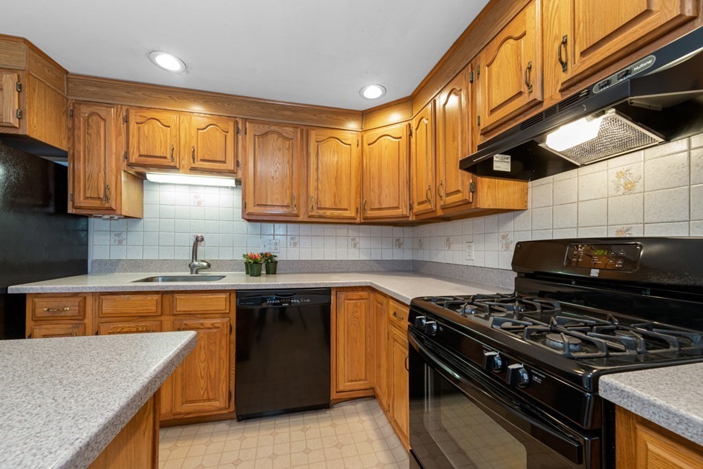 181 Bedford Road Woburn, MA 01801 - Photo 13 of 35