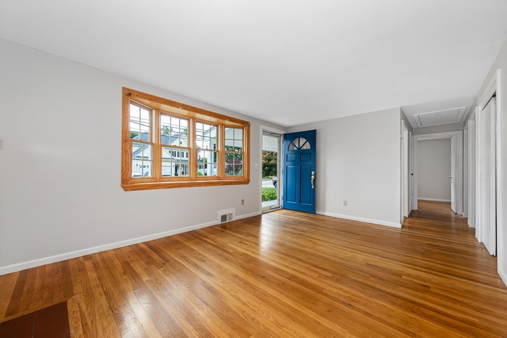 181 Bedford Road Woburn, MA 01801 - Photo 6 of 35