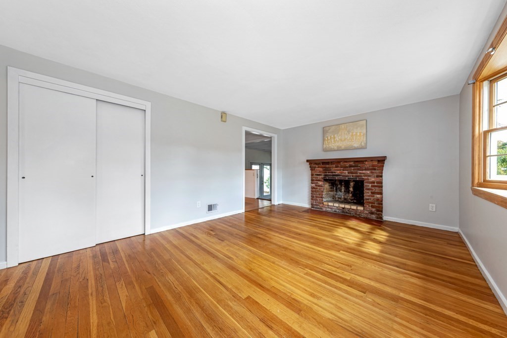 181 Bedford Road Woburn, MA 01801 - Photo 8 of 35