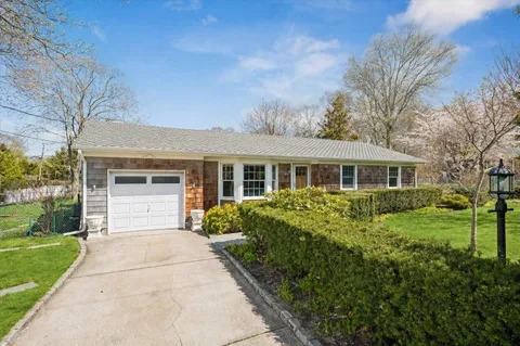 $987,500 | 5 Maryland Boulevard, Hampton Bays, NY 11946