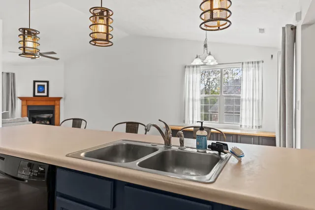 $170,000 | 5694 Oak Village Drive, Roscoe, IL 61073