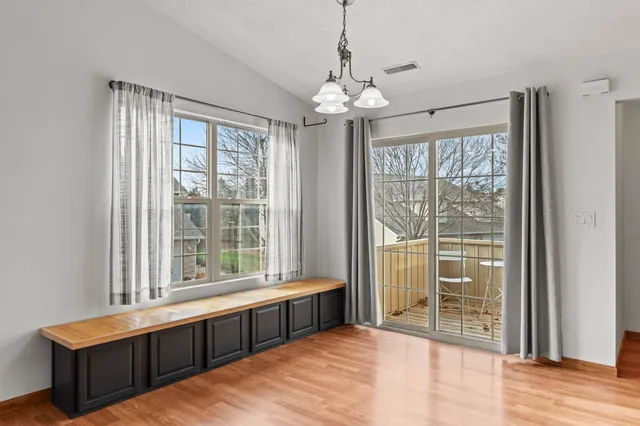 $170,000 | 5694 Oak Village Drive, Roscoe, IL 61073