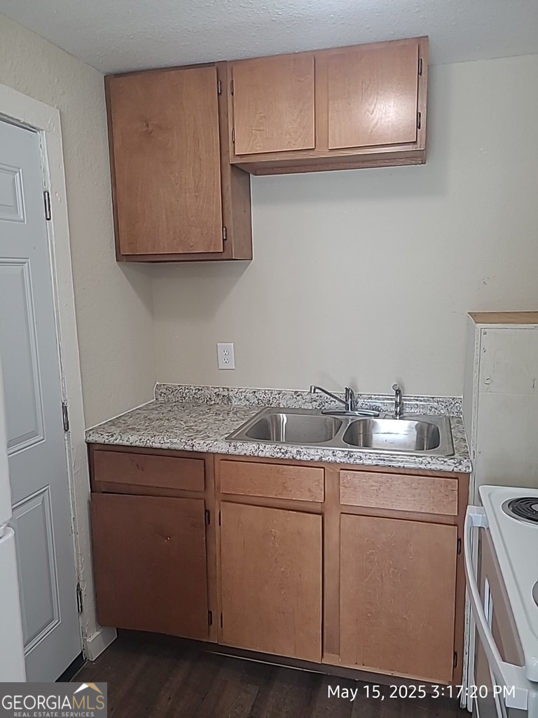 10 Hester Drive Dublin, GA 31021 - Photo 3 of 4 a utility room with cabinets