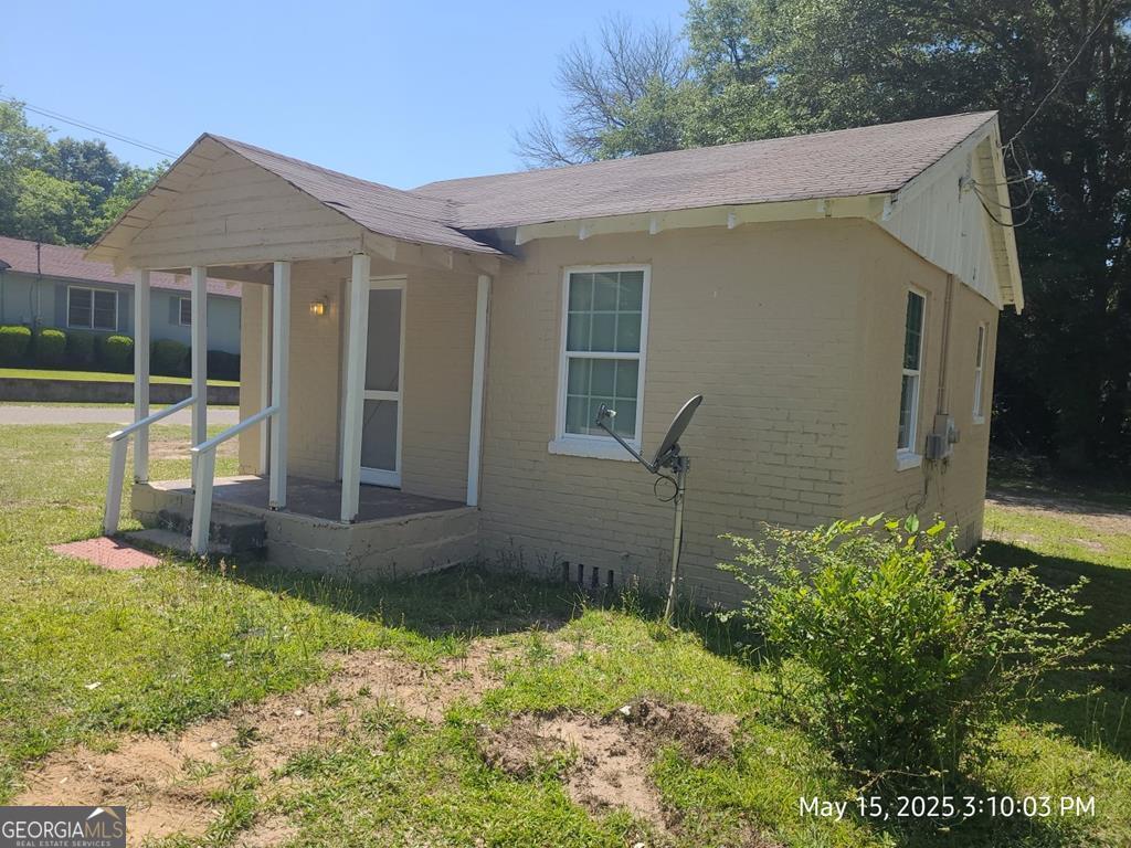 10 Hester Drive Dublin, GA 31021 - Photo 4 of 4 front view of a house with a yard