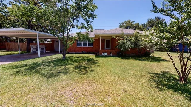 $2,000 | 806 Gilchrist Avenue, College Station, TX 77840
