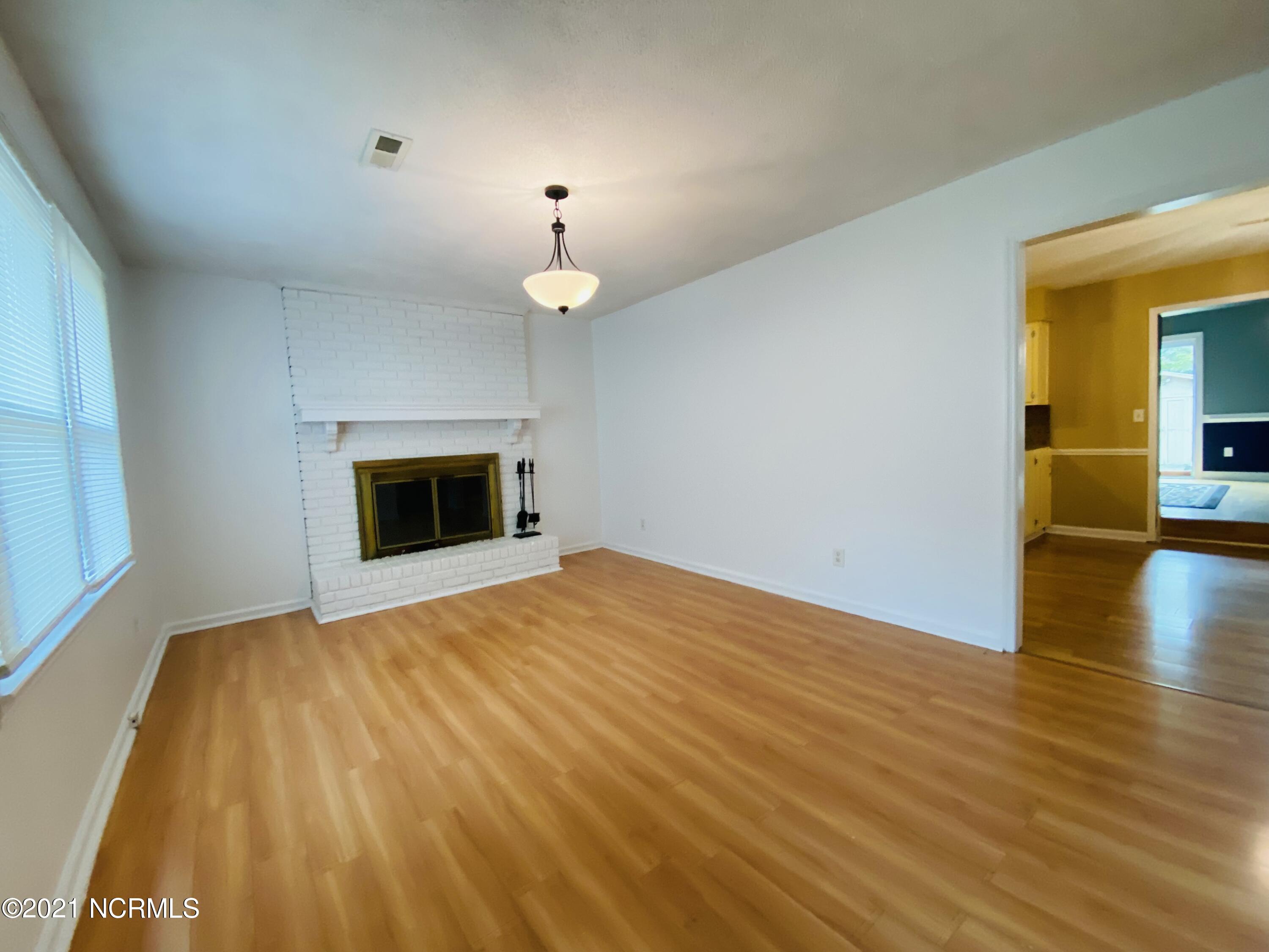 2318 Springhill Road Greenville, NC 27858 - Photo 3 of 27 IMG_2718