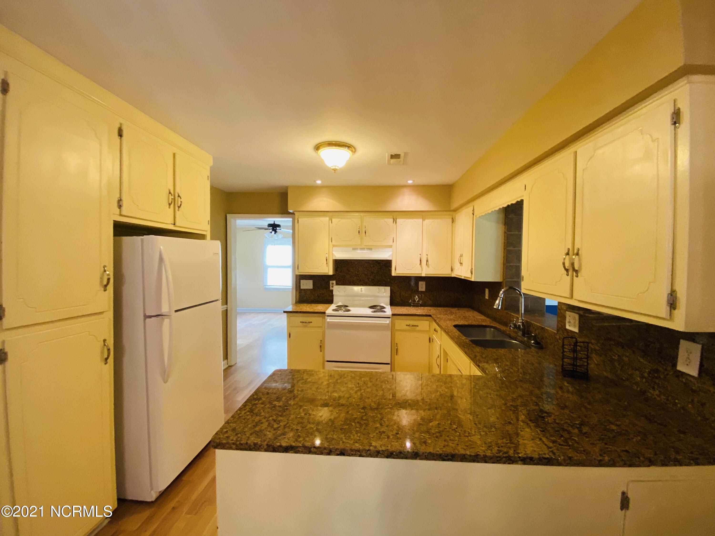 2318 Springhill Road Greenville, NC 27858 - Photo 6 of 27 IMG_2721