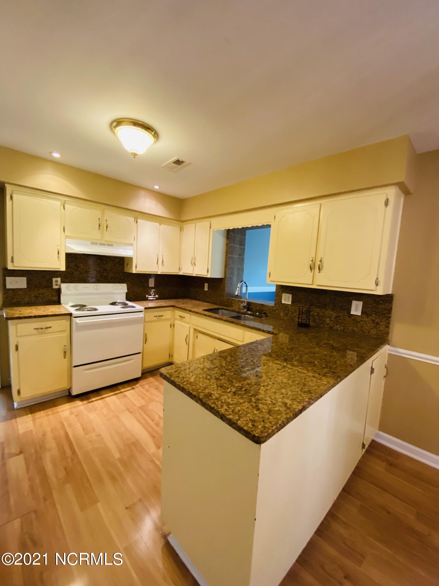 2318 Springhill Road Greenville, NC 27858 - Photo 7 of 27 IMG_2722
