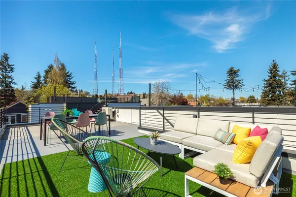 $1,050,000 | 1431 22nd Avenue, Seattle, WA 98122