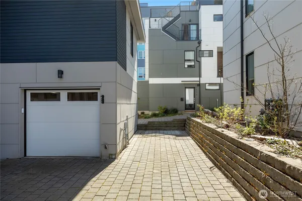 $1,050,000 | 1431 22nd Avenue, Seattle, WA 98122