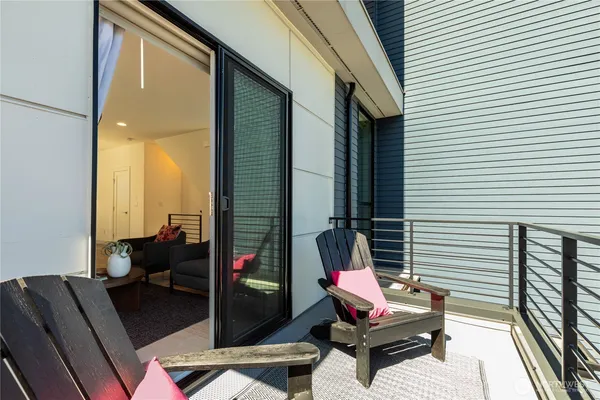 $1,050,000 | 1431 22nd Avenue, Seattle, WA 98122