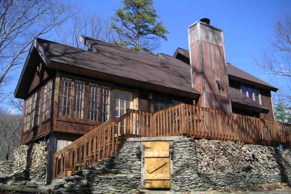 90 Pheasant Run Bushkill, PA 18324 - Photo 2 of 10 Rear