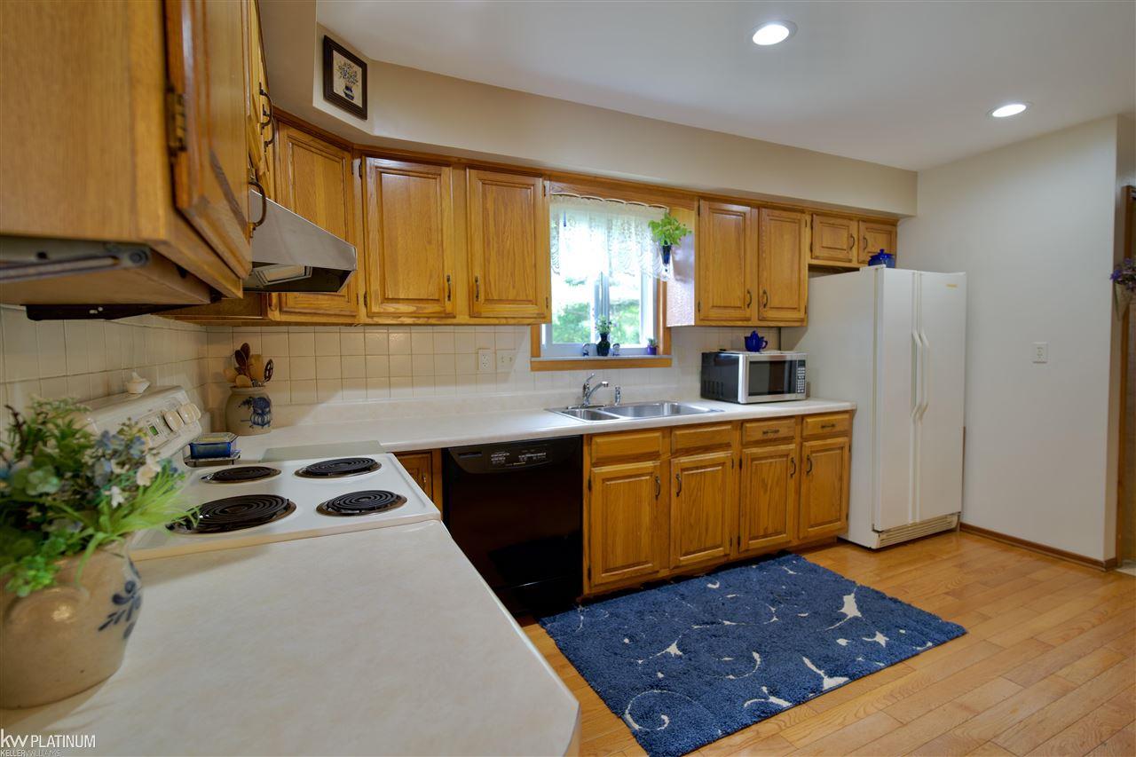 4031 Burtch Road Fort Gratiot, MI 48059 - Photo 43 of 52 50046966-42.JPG