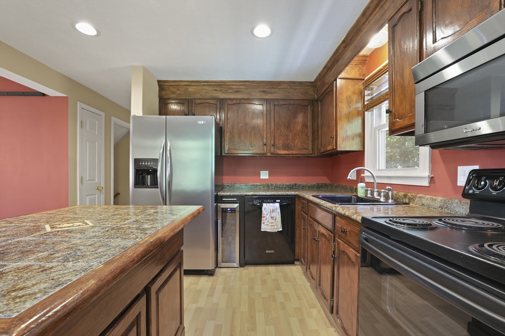 8 Walker Road Franklin, MA 02038 - Photo 23 of 40