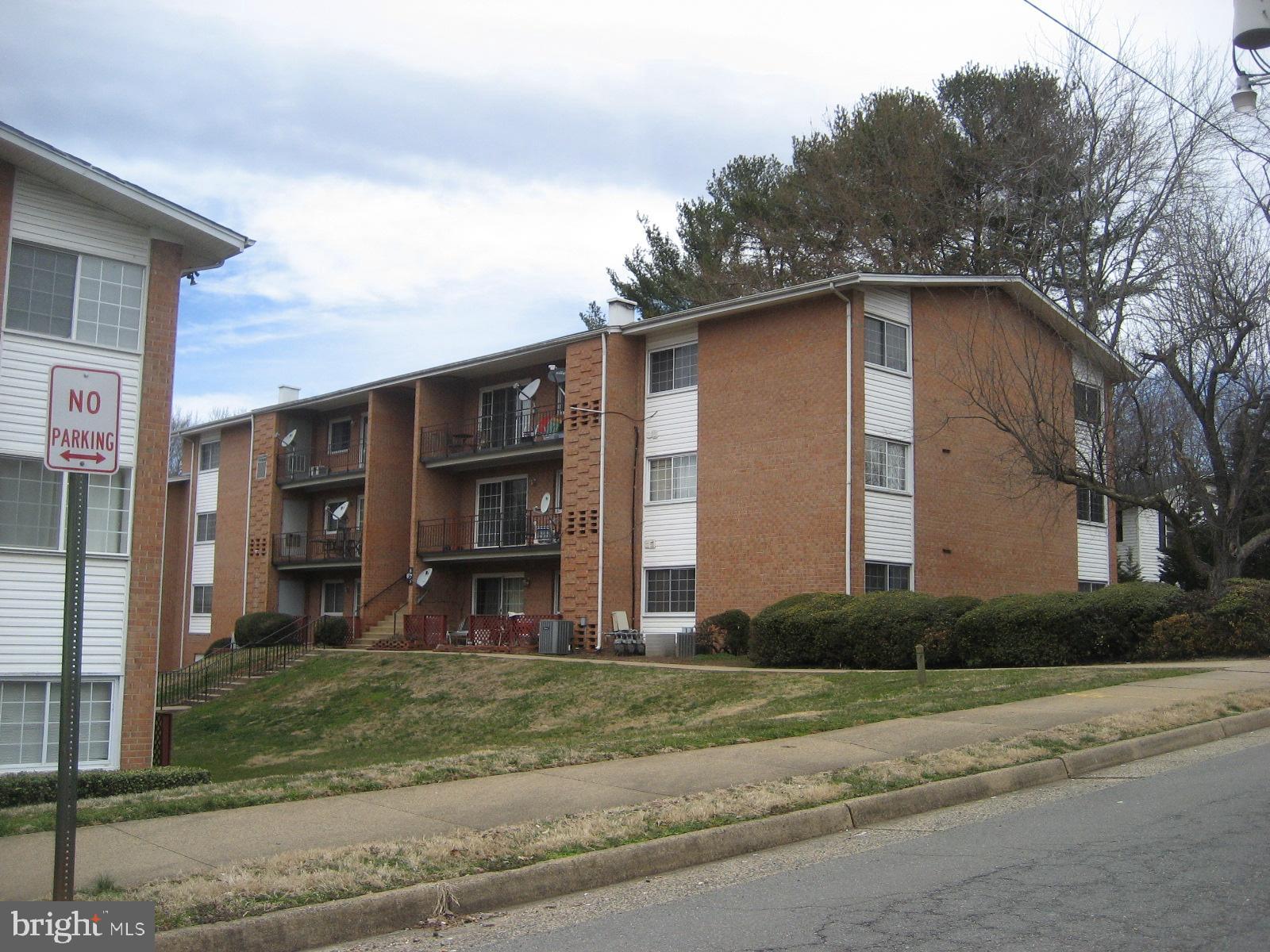 635 Waterloo Road, Unit 223 Warrenton, VA 20186 - Photo 3 of 6 Building from side street-Piedmont