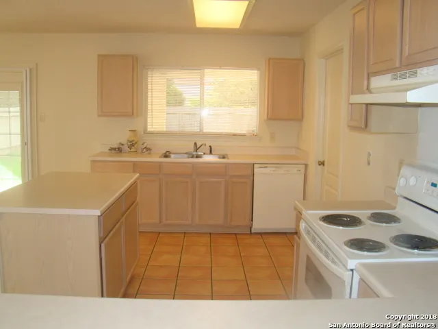 $1,750 | 7011 Mary Todd, San Antonio, TX 78240