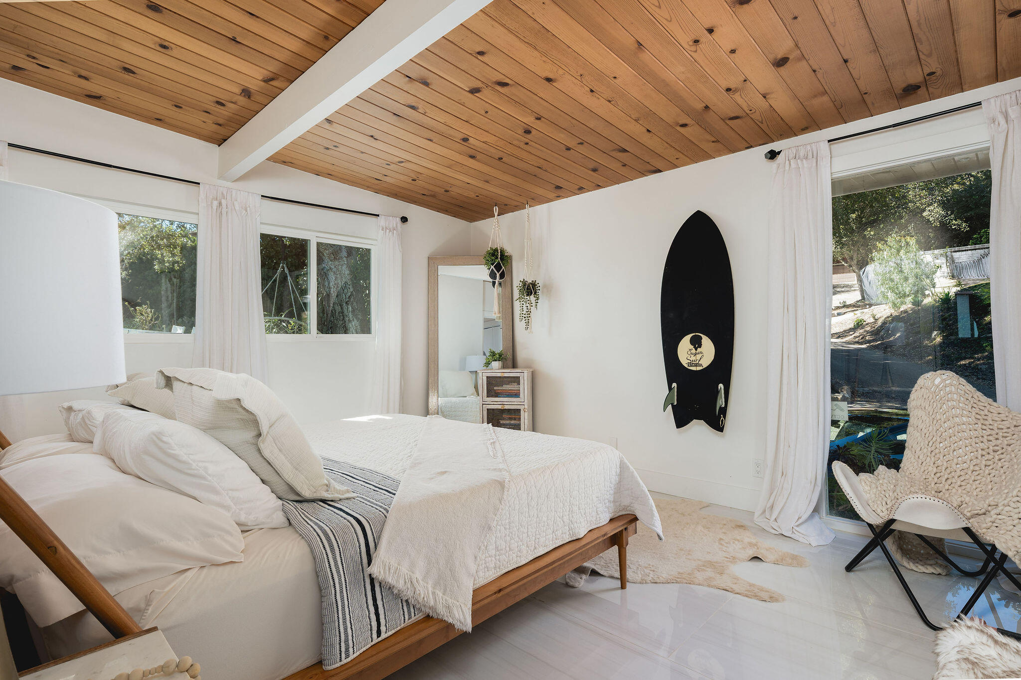 4825 Rim Road Santa Barbara, CA 93105 - Photo 20 of 36 Spacious primary bedroom