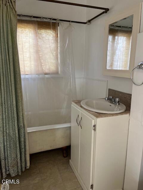 10510 Mather Avenue Sunland, CA 91040 - Photo 4 of 11 a bathroom with a sink a mirror and a bathtub