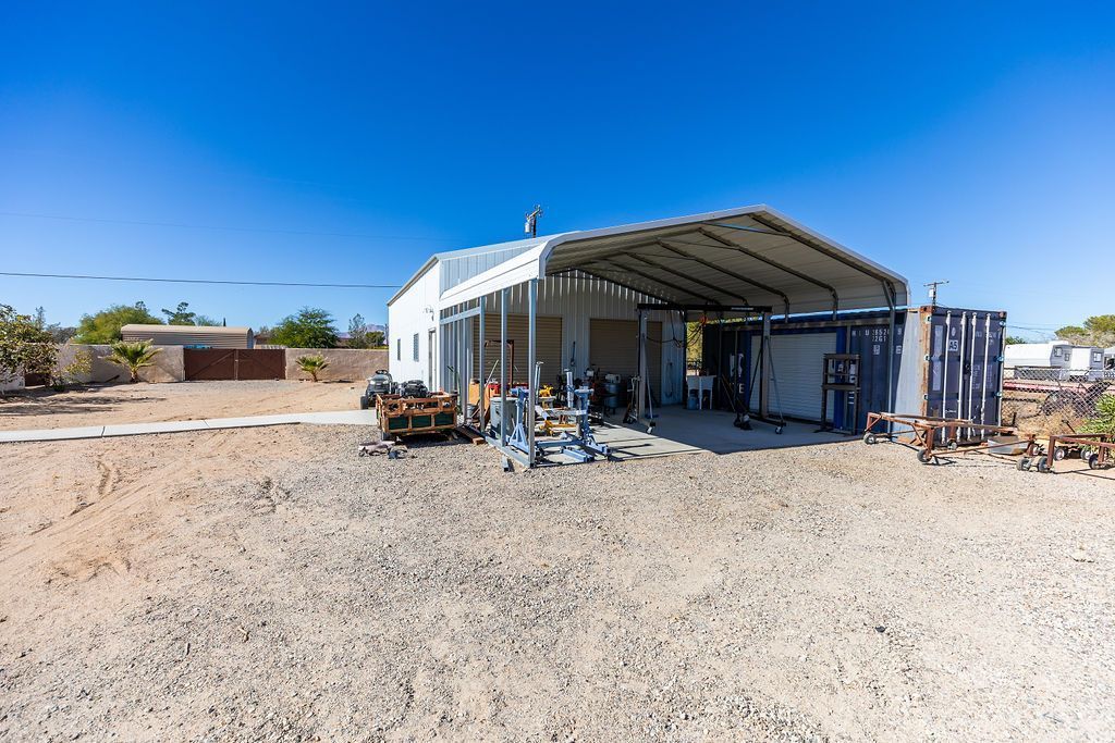 1325 Dunes Street Ridgecrest, CA 93555 - Photo 48 of 50 a view of a house with sitting area