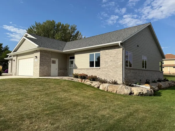 $409,000 | 1207 South Shore Drive, Worthington, MN 56187