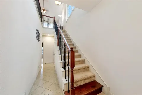 a view of entryway and gallery