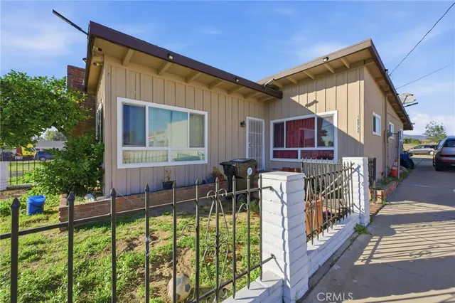 $2,400 | 16072 Arrow, Fontana, CA 92335