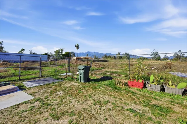 $2,400 | 16072 Arrow, Fontana, CA 92335