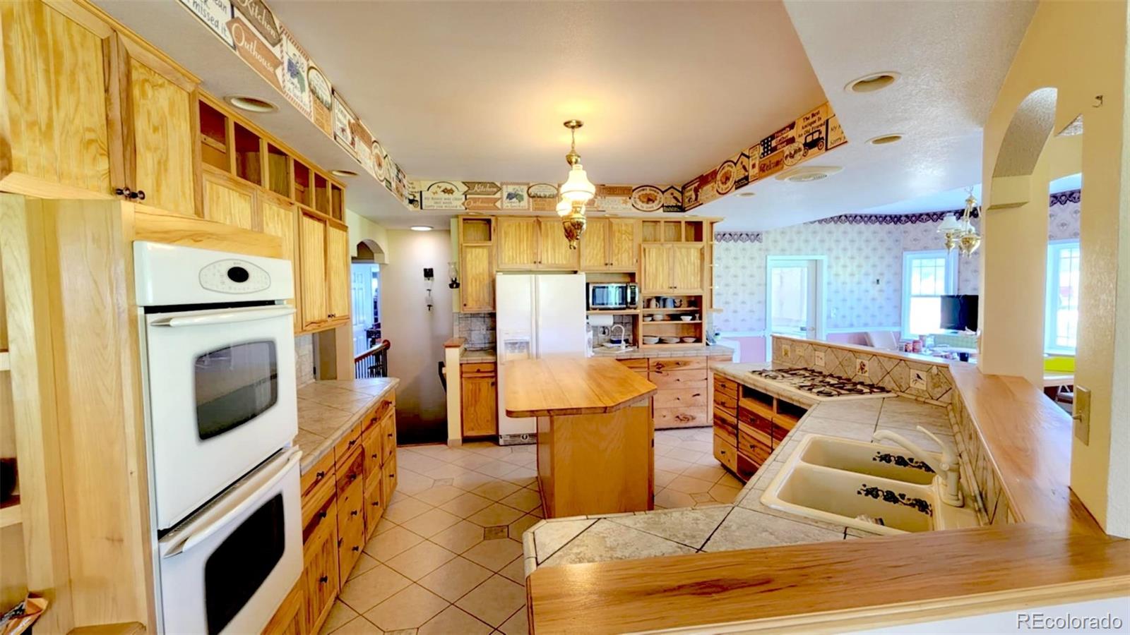 242 East Blarney Stone Road Howard, CO 81233 - Photo 9 of 33