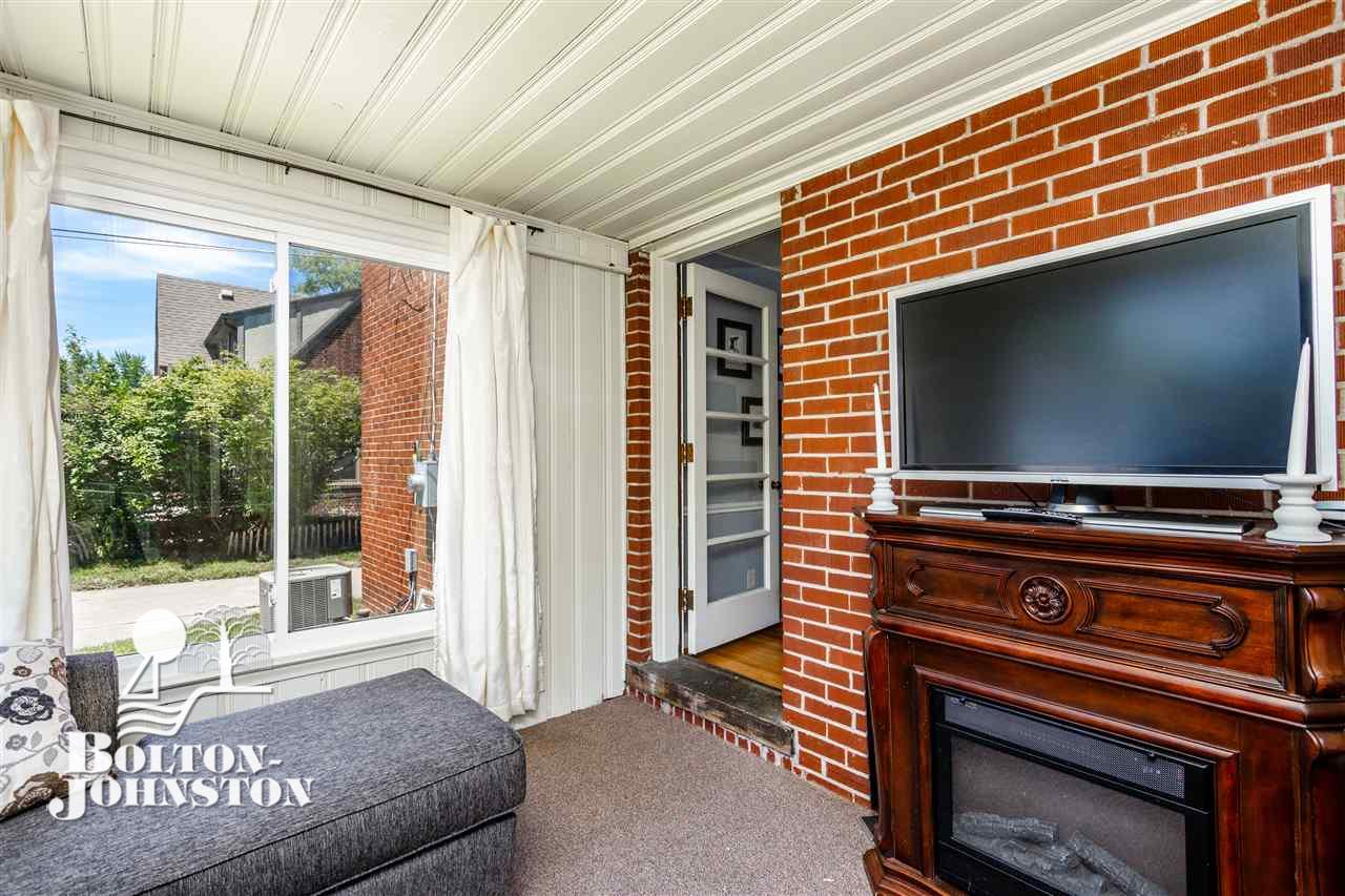 1377 Bedford Road Grosse Pointe, MI 48230 - Photo 16 of 37 50015992-15.JPG