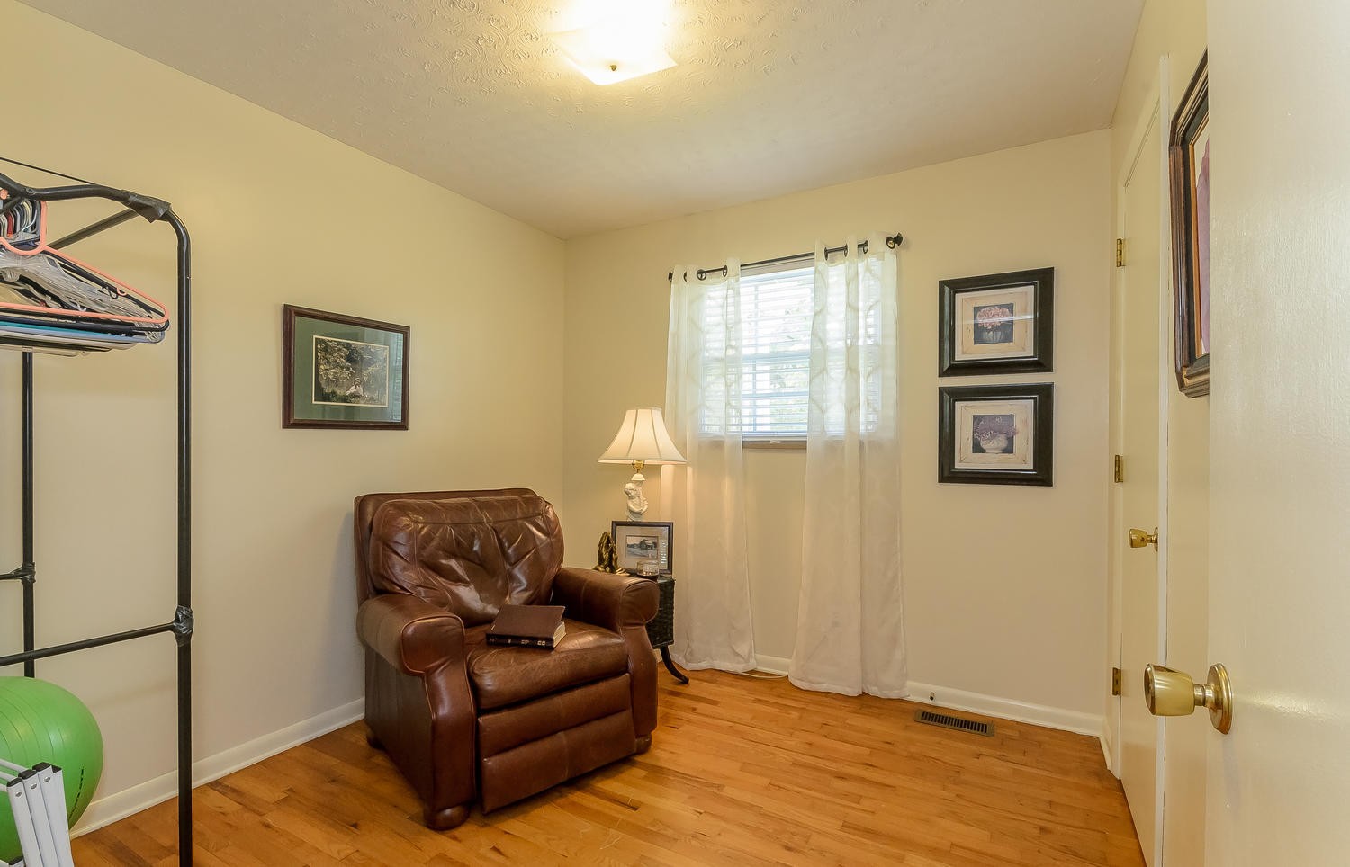 8321 Shelton Road Corryton, TN 37721 - Photo 15 of 28 a living room with furniture