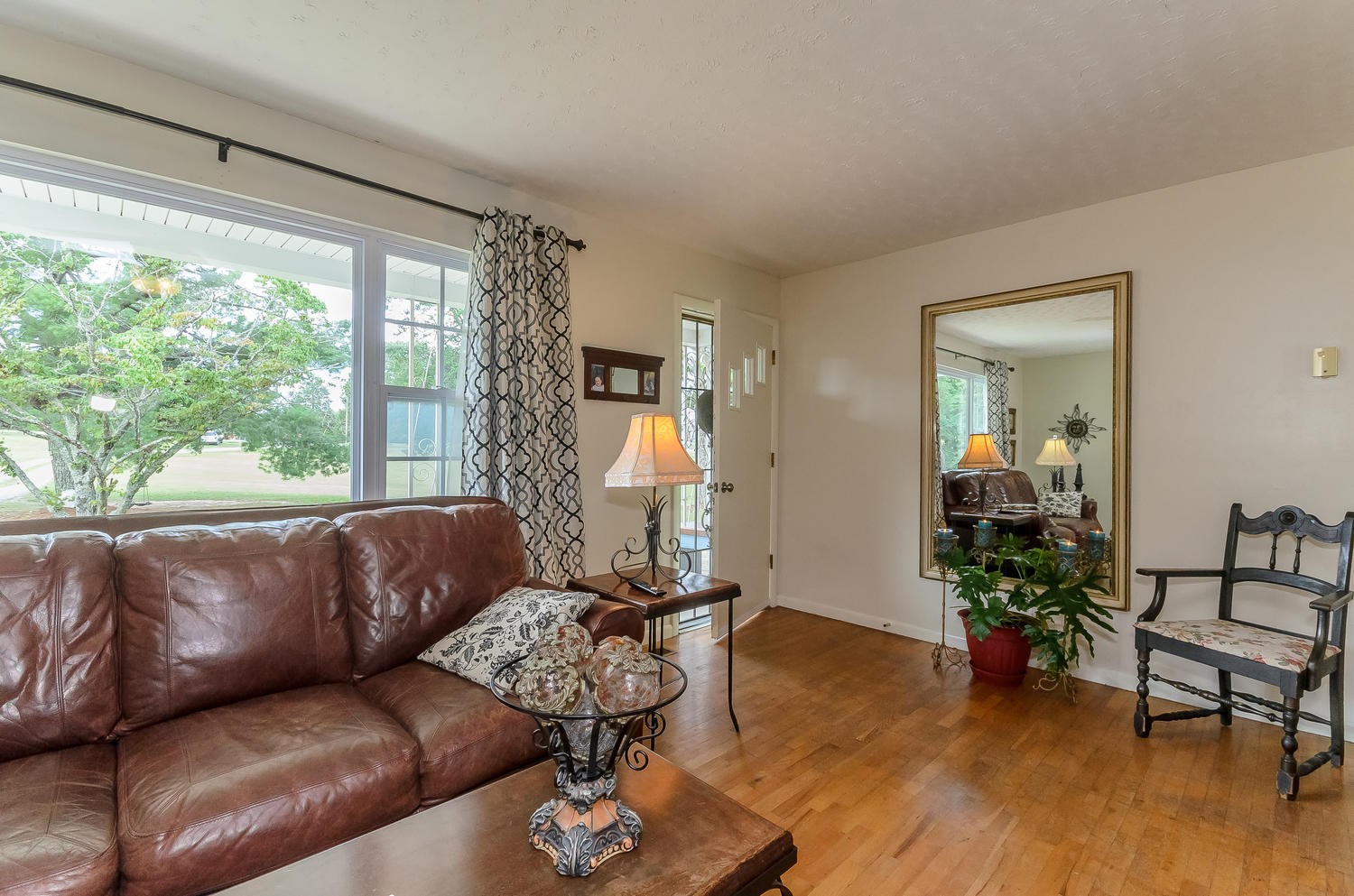 8321 Shelton Road Corryton, TN 37721 - Photo 8 of 28 a living room with furniture and wooden floor