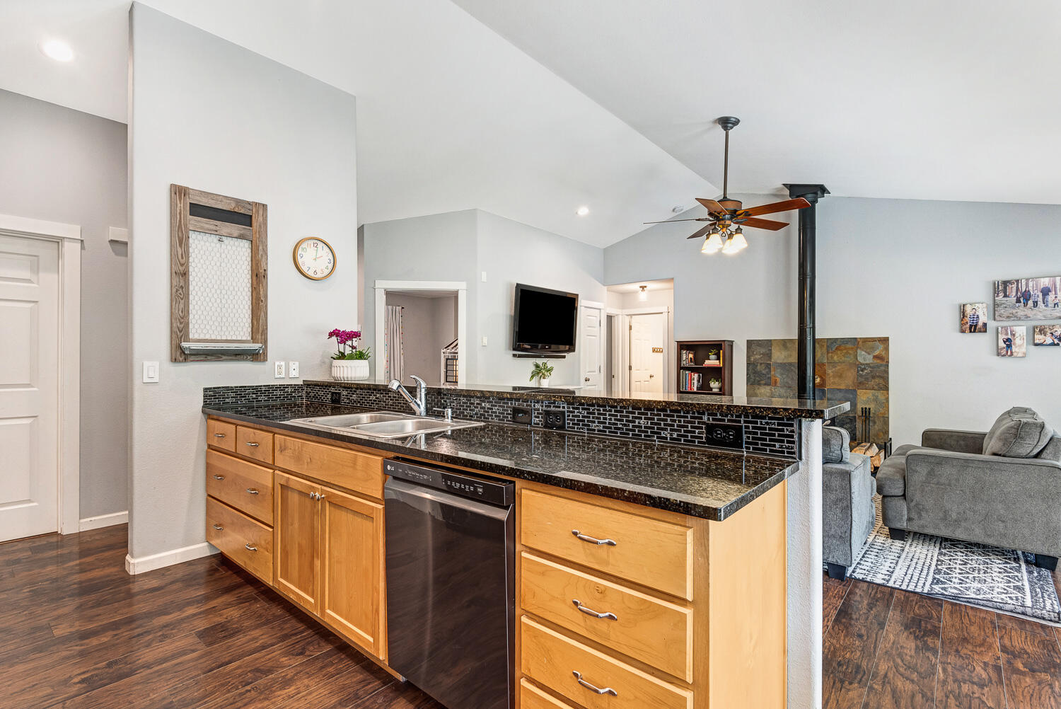 60092 Cinder Butte Road Bend, OR 97702 - Photo 14 of 26 OReilly_20240326_14_294469_a_72ppi