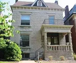 $1,300 | 3808 Flad Avenue, Unit A SECOND, St. Louis, MO 63110