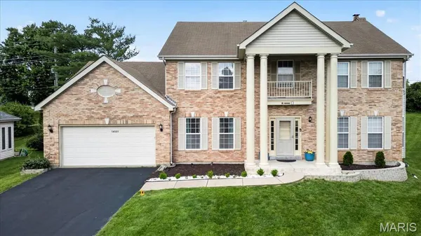$760,000 | 14901 Jockey Club Drive, Chesterfield, MO 63017