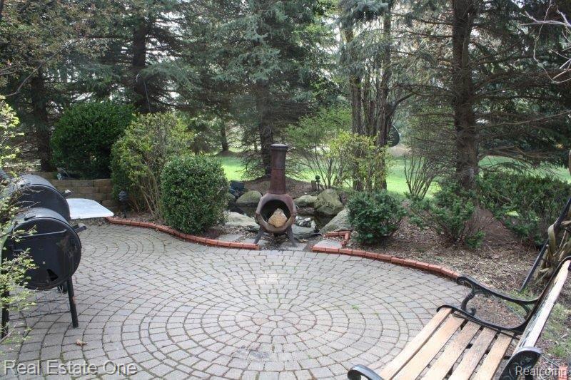 3433 West York Court Rochester, MI 48306 - Photo 19 of 21 Exterior Paver Patio