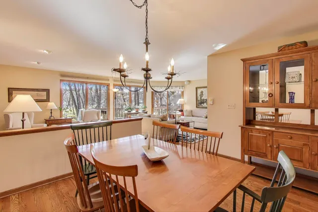 $355,000 | 42-w231 Retreat Court, St. Charles, IL 60175