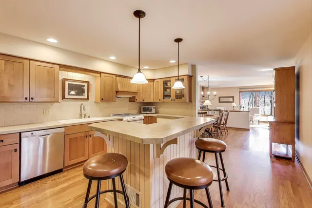 $355,000 | 42-w231 Retreat Court, St. Charles, IL 60175