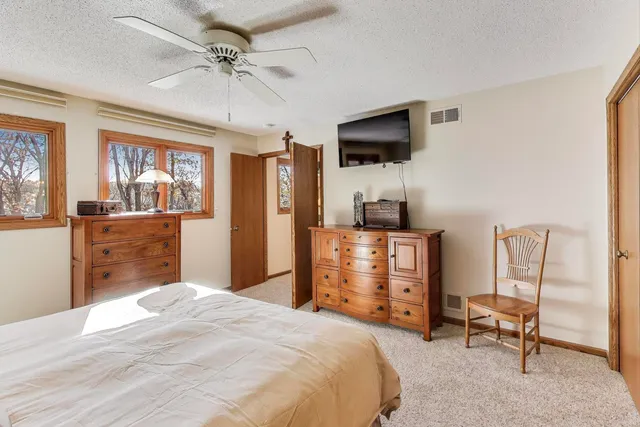 $355,000 | 42-w231 Retreat Court, St. Charles, IL 60175