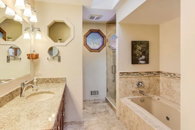 $355,000 | 42-w231 Retreat Court, St. Charles, IL 60175