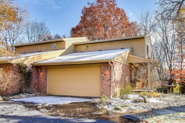 $355,000 | 42-w231 Retreat Court, St. Charles, IL 60175