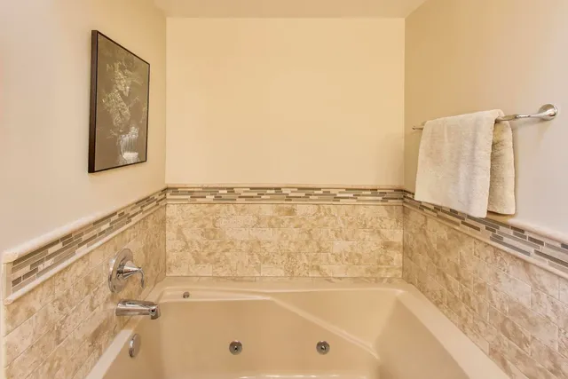 $355,000 | 42-w231 Retreat Court, St. Charles, IL 60175