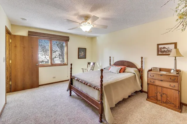 $355,000 | 42-w231 Retreat Court, St. Charles, IL 60175