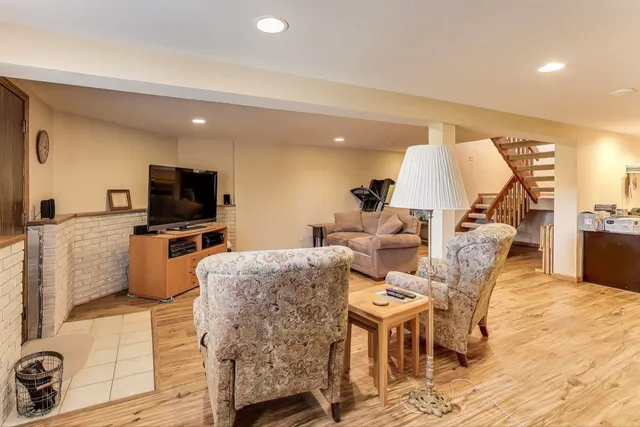 $355,000 | 42-w231 Retreat Court, St. Charles, IL 60175